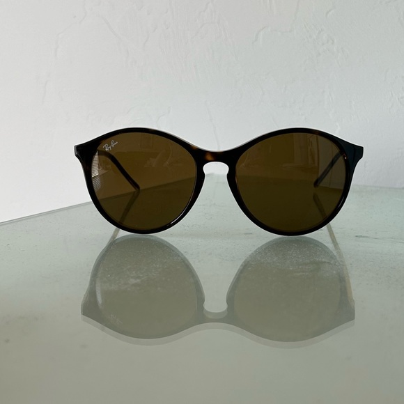 Ray-Ban Sunglasses - Picture 2 of 3